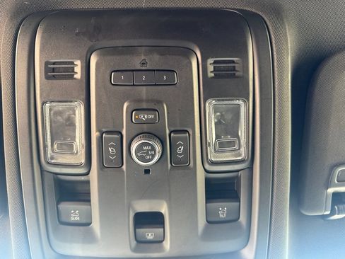 Used 2022 Chevrolet Tahoe Z71 w/ Luxury Package AWD/4WD image 22