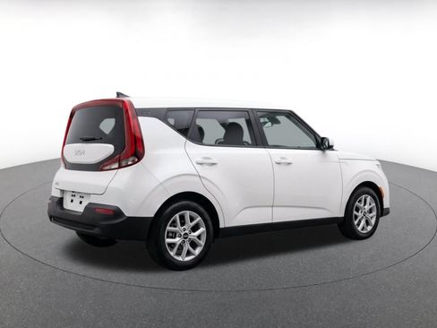 Used 2025 Kia Soul LX w/ LX Technology Package FWD image 9