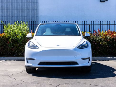 Used 2024 Tesla Model Y Long Range image 13
