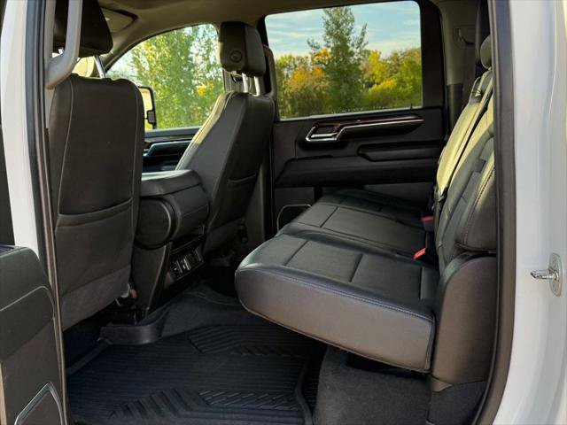 Used 2024 Chevrolet Silverado 3500 LT w/ Convenience Package AWD/4WD image 8