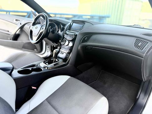 Used 2014 Hyundai Genesis 2.0T RWD image 43