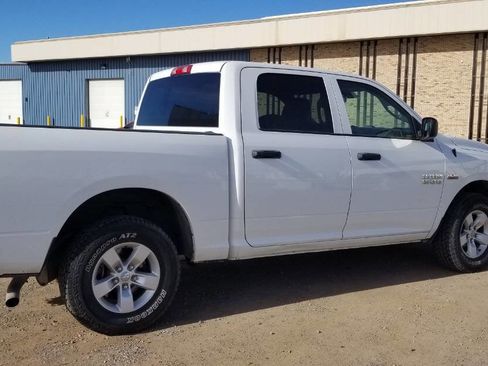 Used 2017 RAM 1500 4x4 Crew Cab image 4