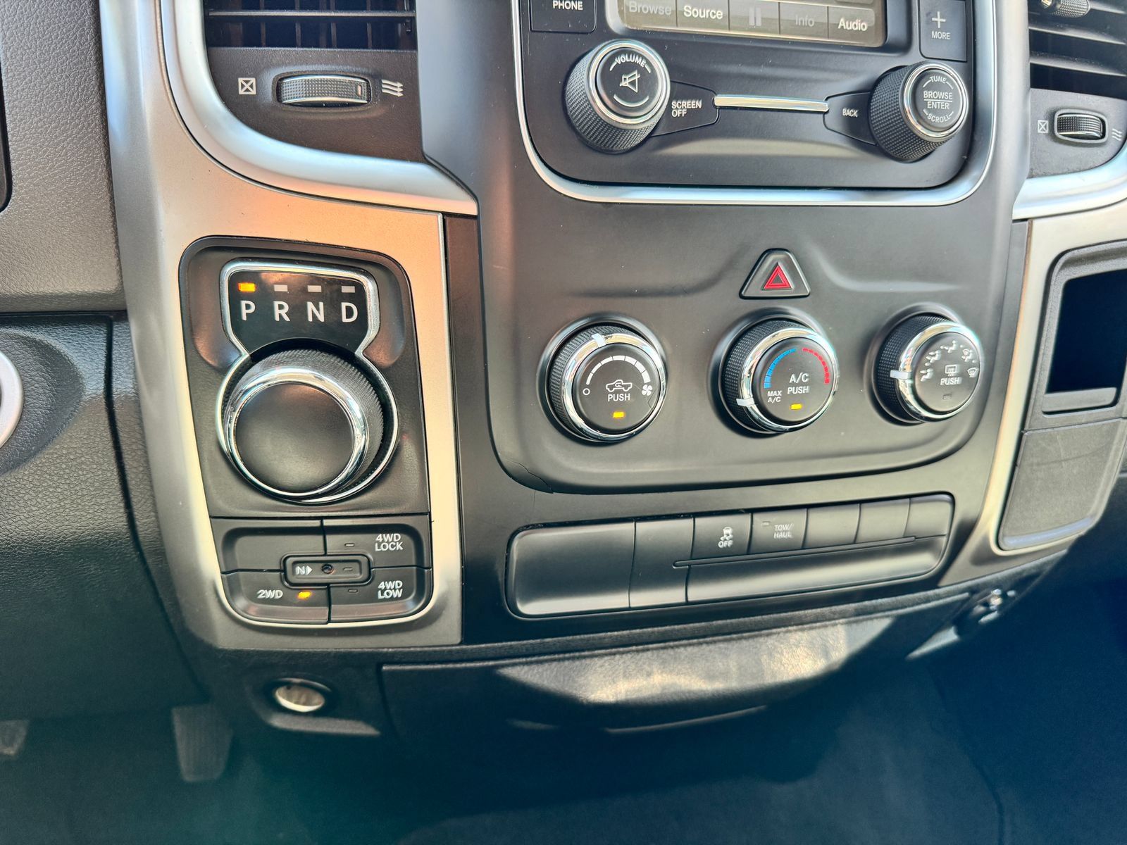 Used 2018 RAM 1500 Classic SLT AWD/4WD image 17