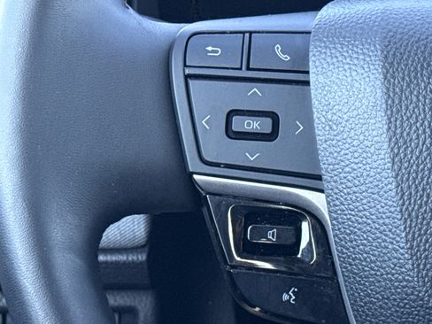 Used 2025 Toyota Camry LE w/ Convenience Package image 18