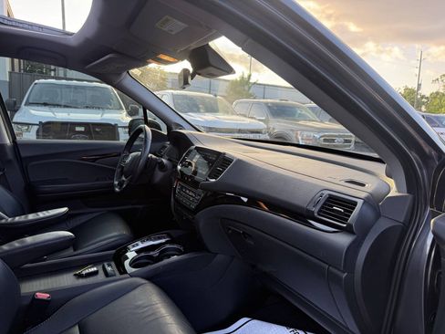 Used 2021 Honda Pilot Touring image 9