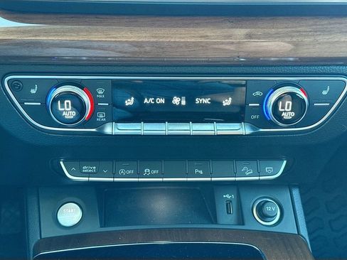 Used 2021 Audi Q5 2.0T Premium w/ Convenience Package image 18