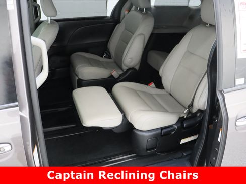 Used 2015 Toyota Sienna Limited Premium image 32