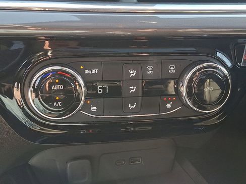 Used 2025 Chevrolet Trax ACTIV w/ Sunroof Package image 16