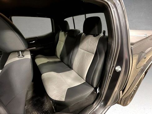 Used 2022 Toyota Tacoma TRD Sport AWD/4WD image 22
