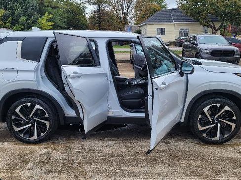 Used 2024 Mitsubishi Outlander SE image 18