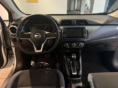 Used 2025 Nissan Versa SV image 33