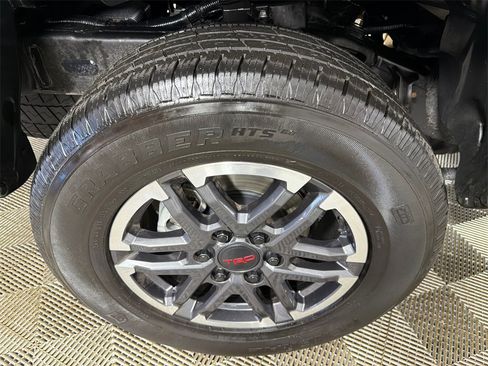 Used 2024 Toyota Tacoma TRD Sport w/ TRD Sport Upgrade Package image 18