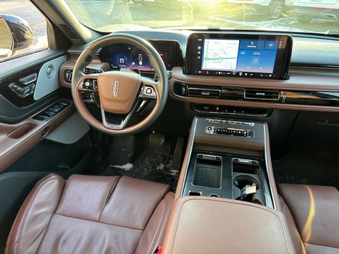 Certified 2025 Lincoln Aviator Reserve w/ Equipment Group 201A image 30