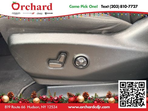 Used 2023 Chrysler Pacifica Touring image 25