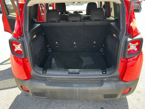 Used 2015 Jeep Renegade Latitude FWD image 13