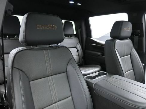 Used 2025 Chevrolet Silverado 1500 High Country AWD/4WD image 33