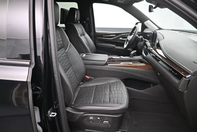 Certified 2024 Cadillac Escalade Sport Platinum w/ LPO, ONYX Package AWD/4WD image 38