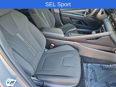 Used 2025 Hyundai Elantra Sport FWD image 18