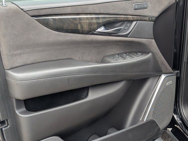 Used 2020 Cadillac Escalade Platinum AWD/4WD image 34