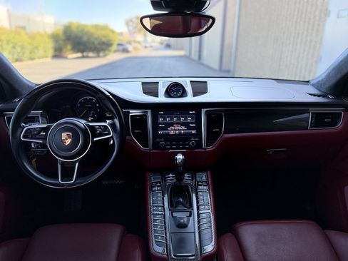 Used 2018 Porsche Macan Turbo AWD/4WD image 14