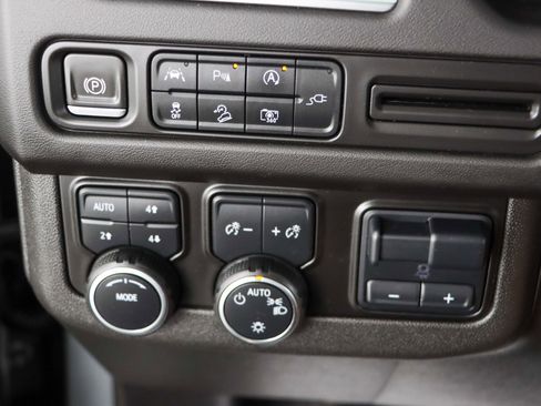 Used 2022 Chevrolet Tahoe Z71 w/ Luxury Package image 23