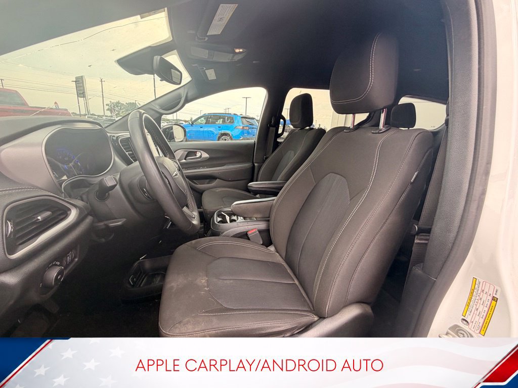 Used 2024 Chrysler Pacifica Touring FWD image 10