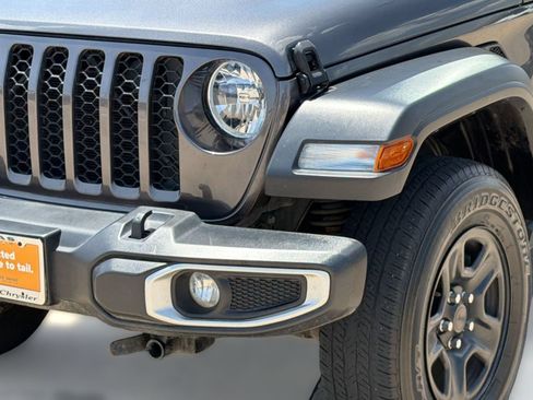 Used 2023 Jeep Gladiator Sport w/ Trailer Tow Package AWD/4WD image 11