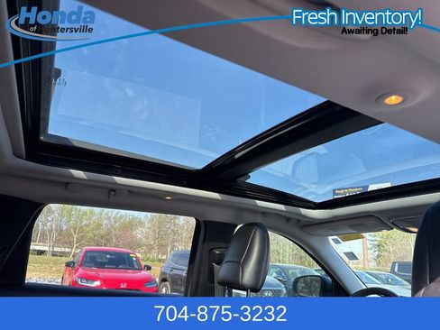 Used 2019 Jeep Cherokee Trailhawk image 15