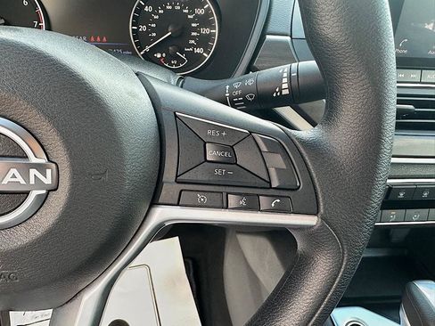 Used 2025 Nissan Altima 2.5 SV FWD image 20