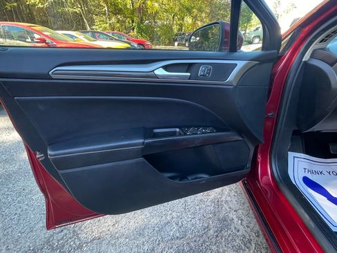 Used 2018 Ford Fusion SE w/ Fusion SE Technology Package image 16