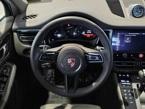 Used 2025 Porsche Macan image 26