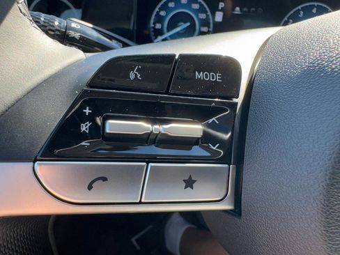 Certified 2024 Hyundai Elantra Limited image 17