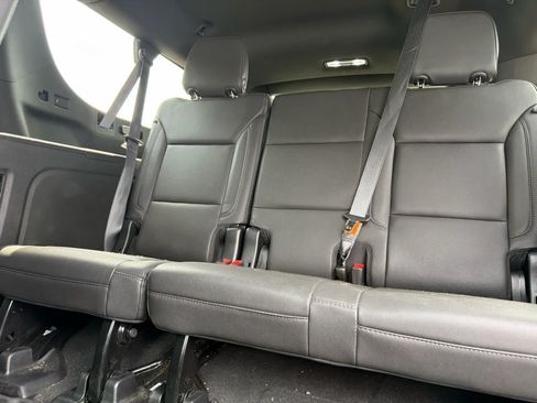 Used 2023 Chevrolet Suburban LT w/ Luxury Package AWD/4WD image 14