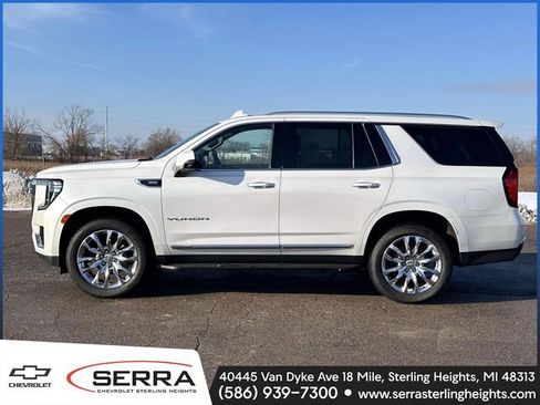 Used 2022 GMC Yukon SLT w/ SLT Premium Package image 2