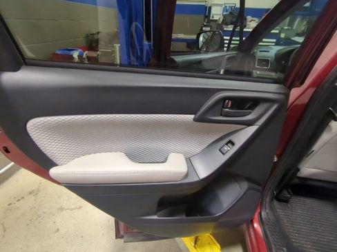 Used 2018 Subaru Forester 2.5i Premium image 10