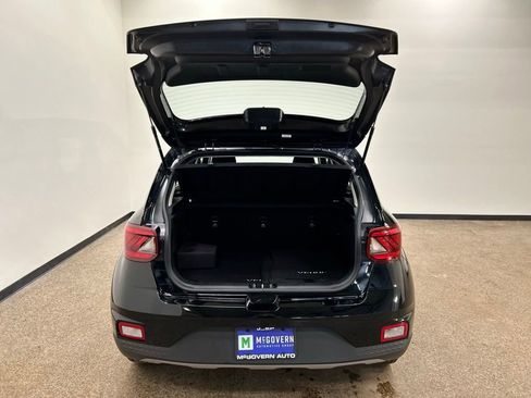 Used 2023 Hyundai Venue SE image 5