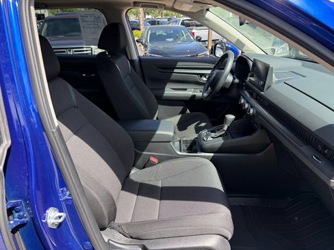 Used 2023 Honda CR-V EX image 19