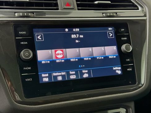 Used 2020 Volkswagen Tiguan SE w/ Panoramic Sunroof Package FWD image 18