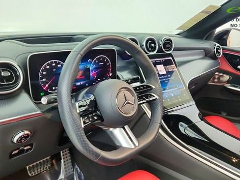 Used 2024 Mercedes-Benz GLC 300 4MATIC image 21