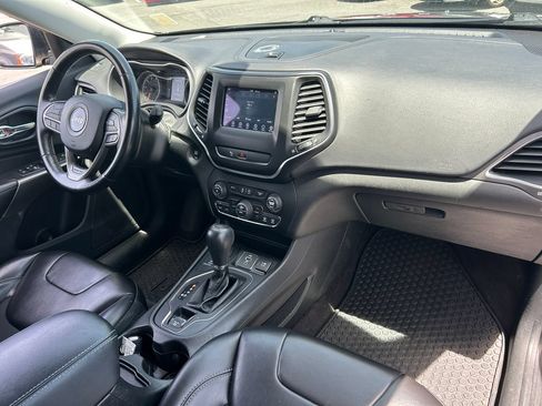 Used 2019 Jeep Cherokee Latitude Plus w/ Comfort/Convenience Group AWD/4WD image 35