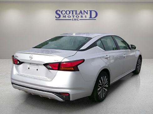 Used 2024 Nissan Altima 2.5 SV image 6
