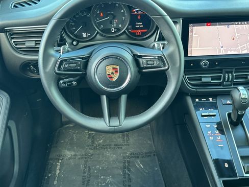 Used 2025 Porsche Macan image 14