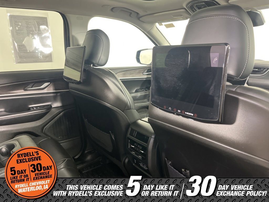 Used 2023 Jeep Grand Cherokee Limited w/ Luxury Tech Group II AWD/4WD image 18