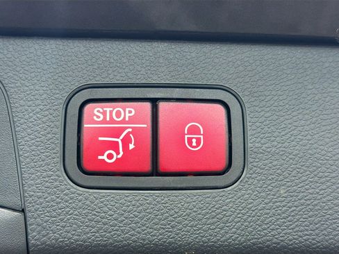 Used 2021 Mercedes-Benz GLC 300 image 13