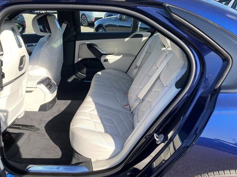 New 2026 BMW 760i xDrive image 9