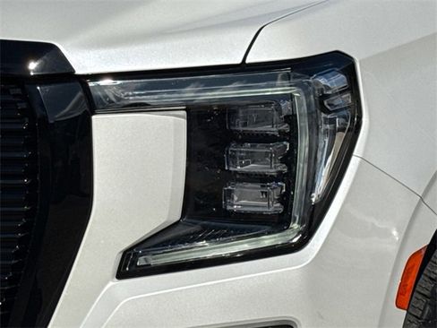 Used 2024 GMC Yukon AT4 w/ AT4 Premium Package image 4