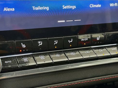 Used 2025 Chevrolet Colorado Z71 image 23