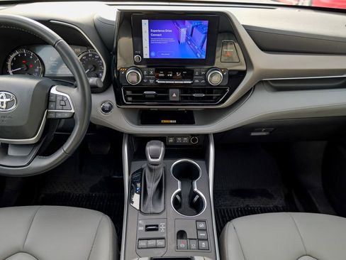 Used 2023 Toyota Highlander XLE image 49