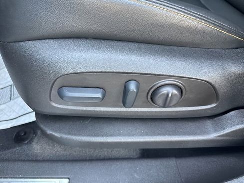 Used 2022 Chevrolet Equinox Premier image 11