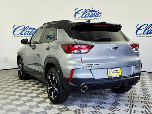 Used 2023 Chevrolet TrailBlazer RS w/ Technology Package FWD image 2